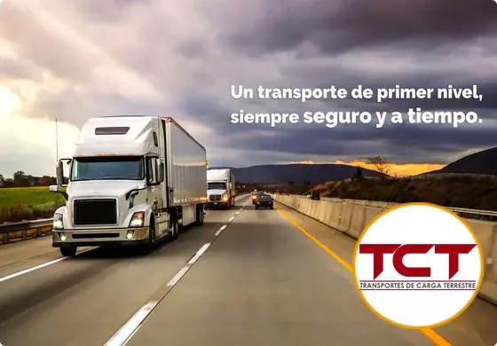Se refiere al empleo de vehículos terrestres como camiones y transportadores sobre ruedas, capaces de ir de un punto a otro de un país o de una región siempre que haya carreteras transitables. Estos camiones pueden ser unitarios, de remolque o tractocamiones.